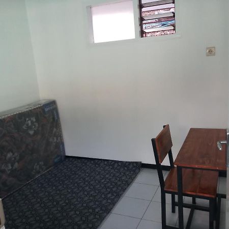 Welirang 20B Homestay - Max 2 Orang Per Kamar マラン エクステリア 写真