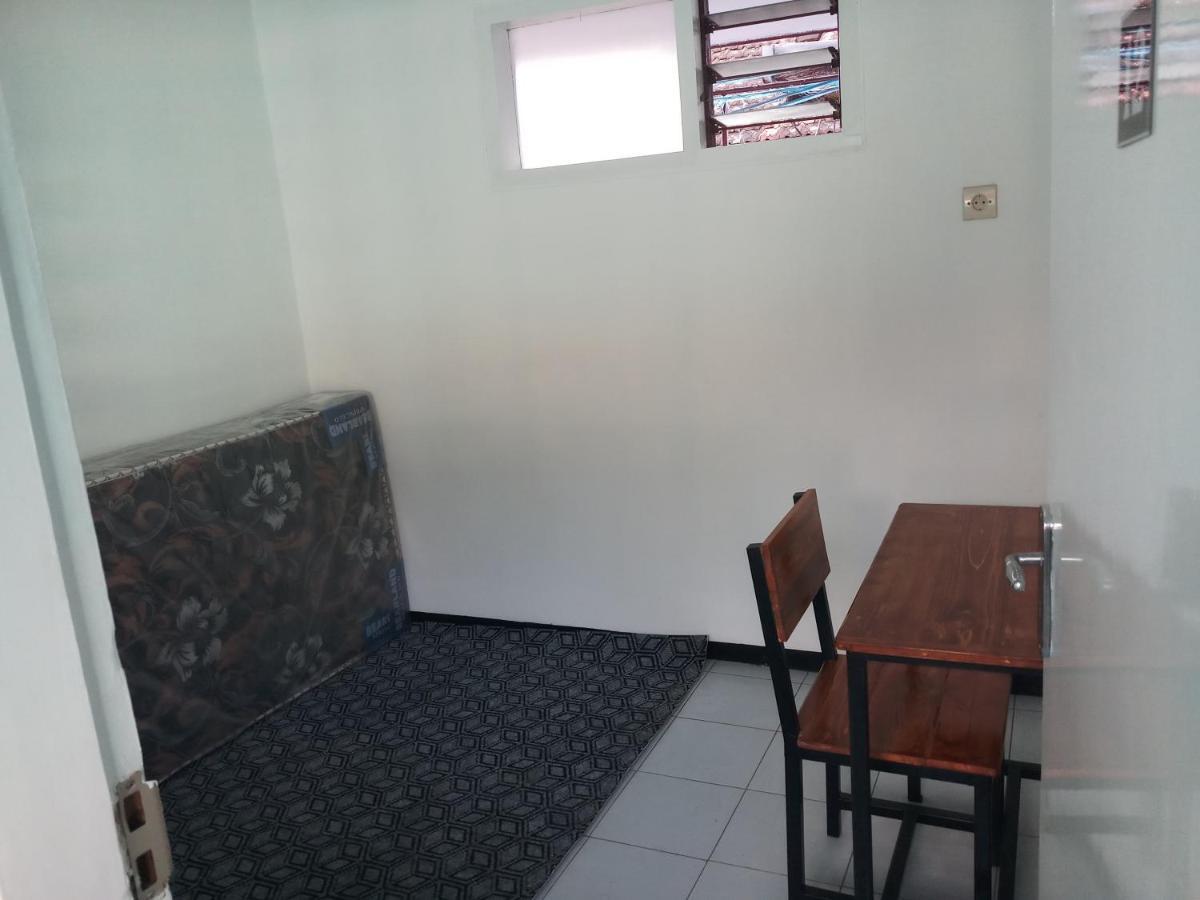 Welirang 20B Homestay - Max 2 Orang Per Kamar マラン エクステリア 写真