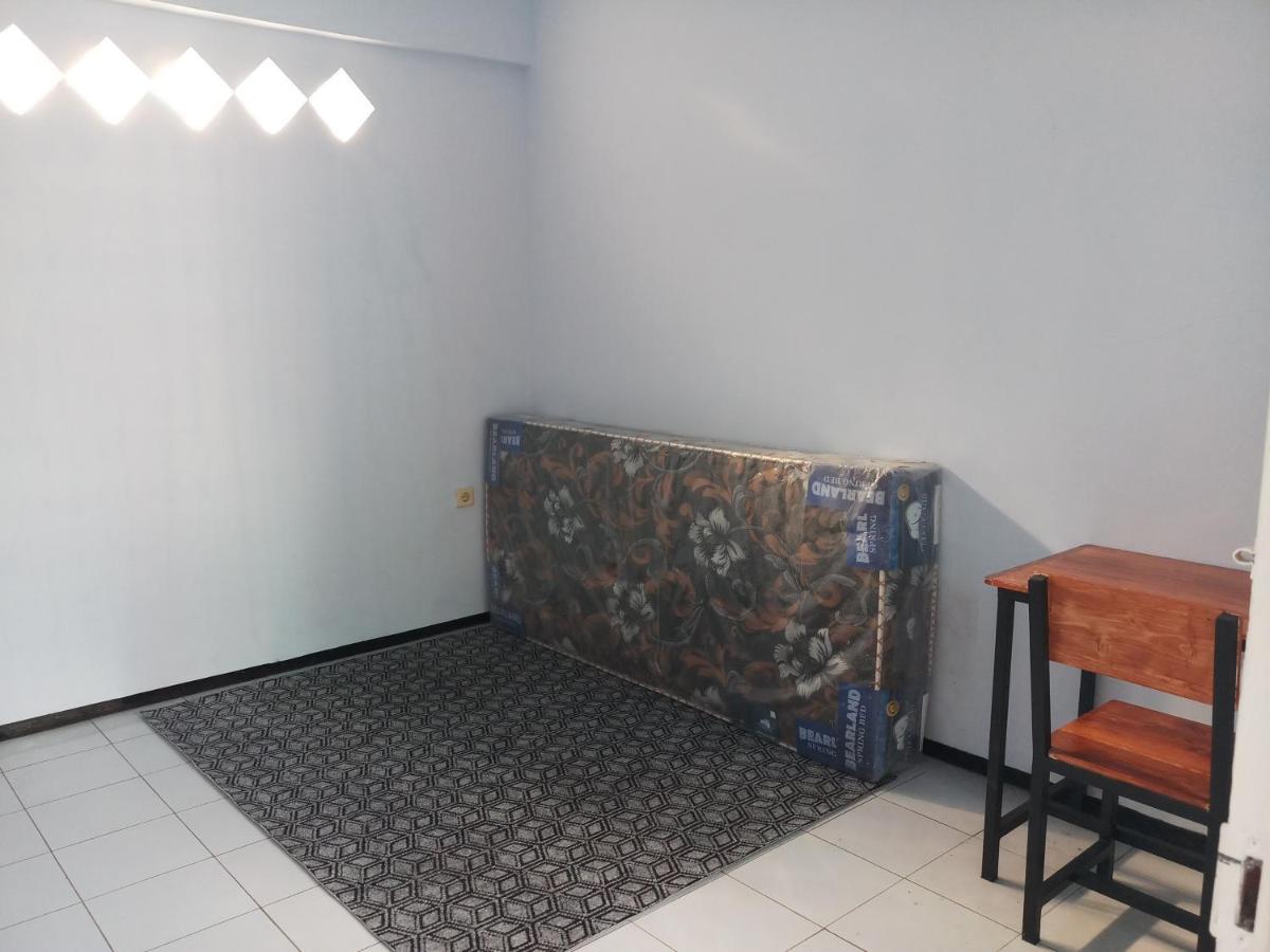 Welirang 20B Homestay - Max 2 Orang Per Kamar マラン エクステリア 写真